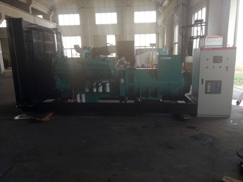 天津靜海機動車檢測中心采購一臺自啟動1000KW康明斯柴油發(fā)電機組